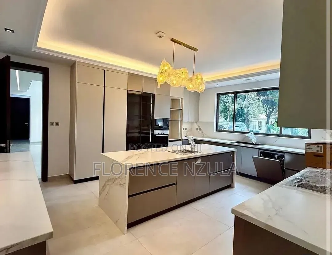 5bdrm Mansion in Hardy for sale