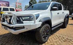 Toyota Hilux 2022 Off white