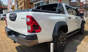 Toyota Hilux 2022 Off white