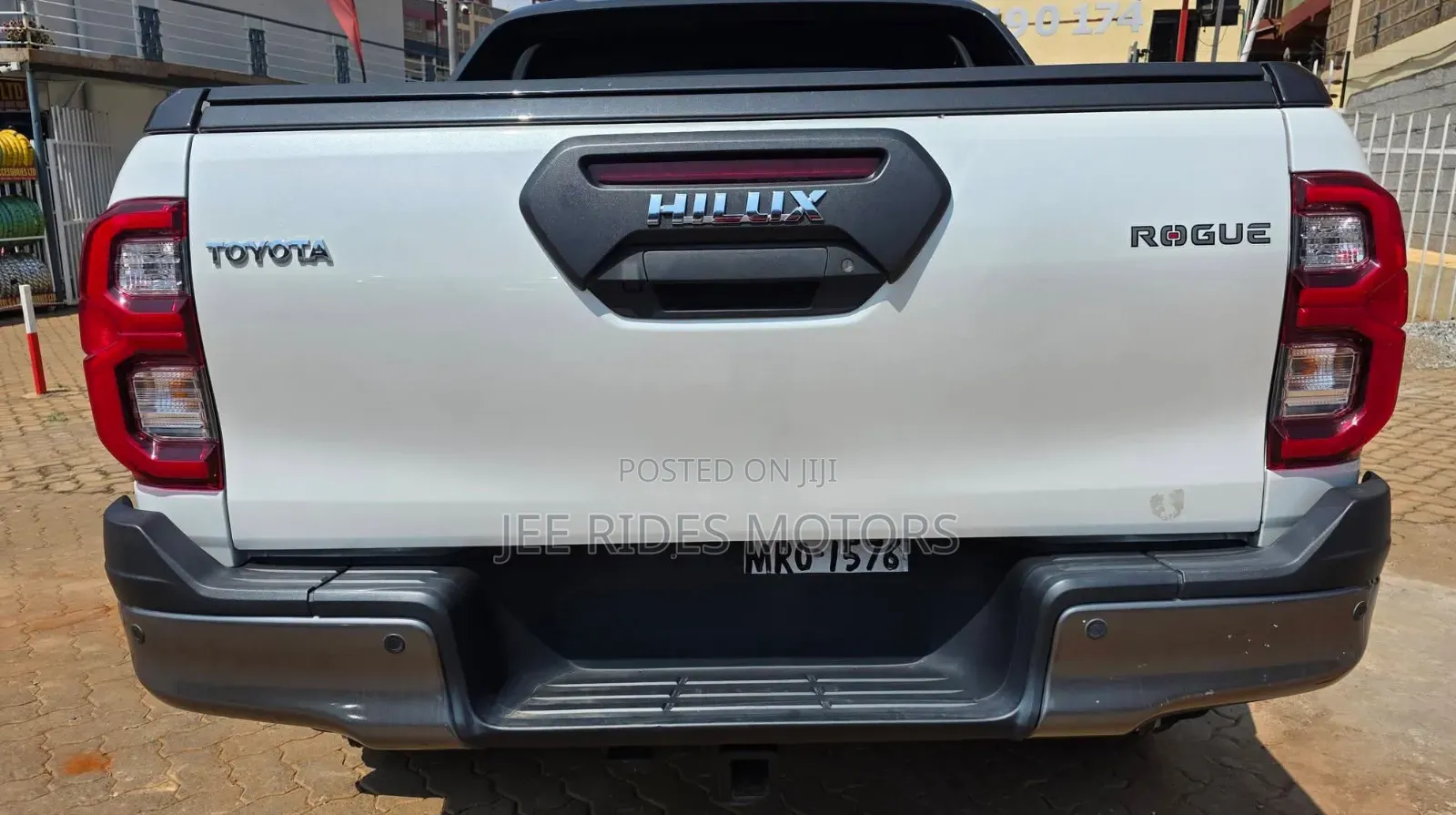 Toyota Hilux 2022 Off white