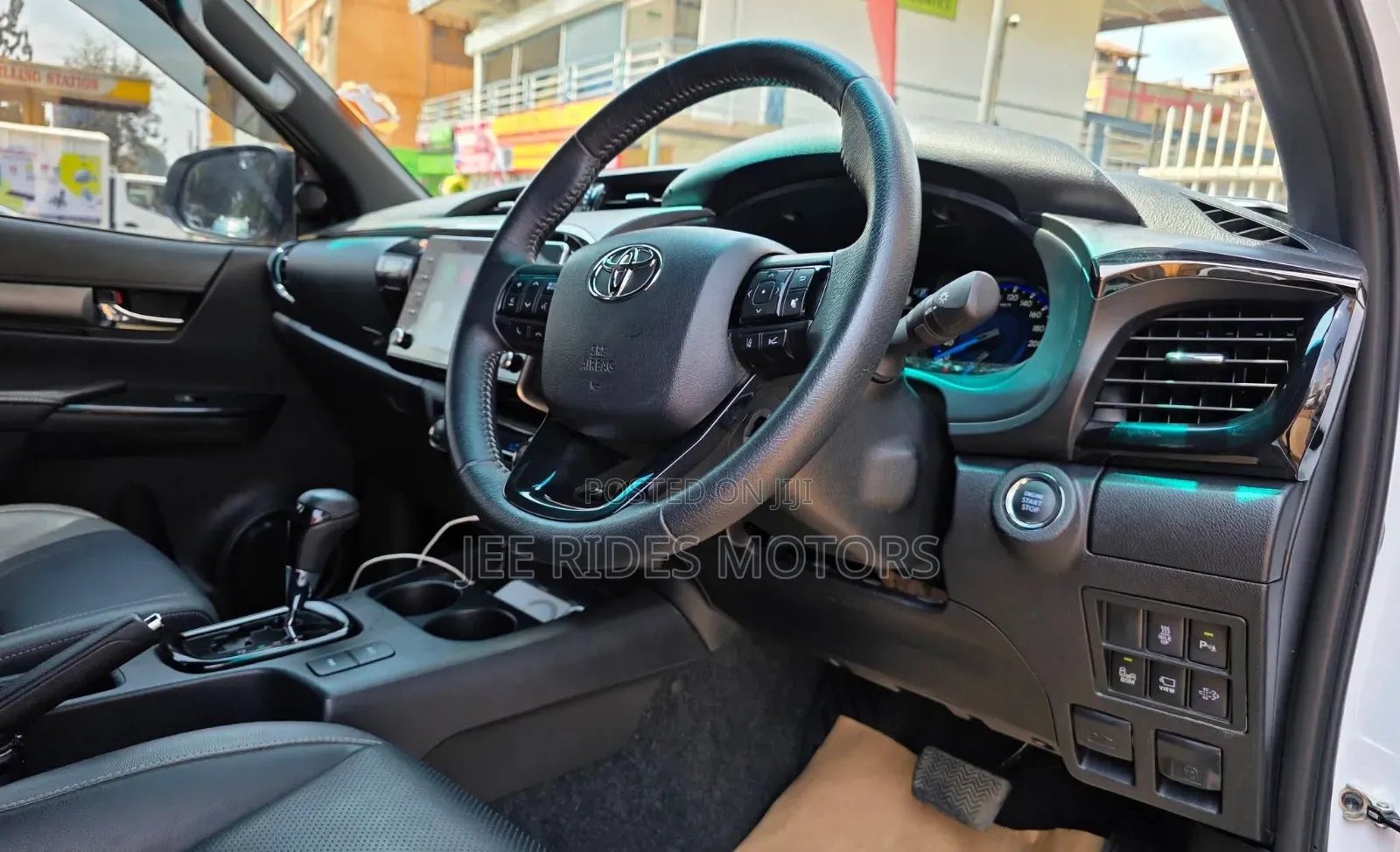 Toyota Hilux 2022 Off white