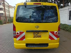 Toyota HiAce 2010 Yellow