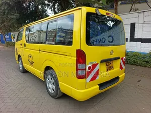 Toyota HiAce 2010 Yellow