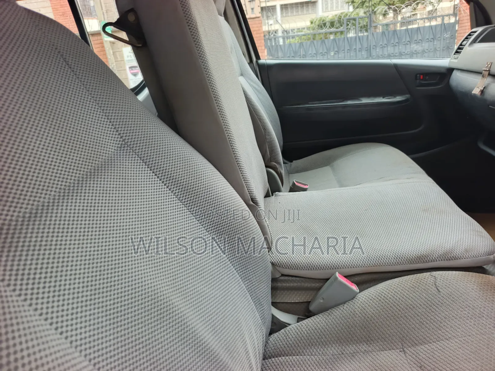 Toyota HiAce 2010 Yellow