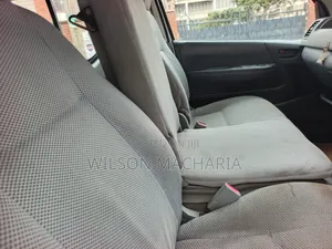 Toyota HiAce 2010 Yellow