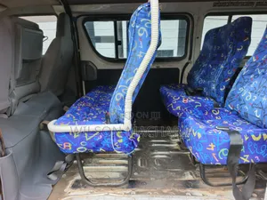Toyota HiAce 2010 Yellow