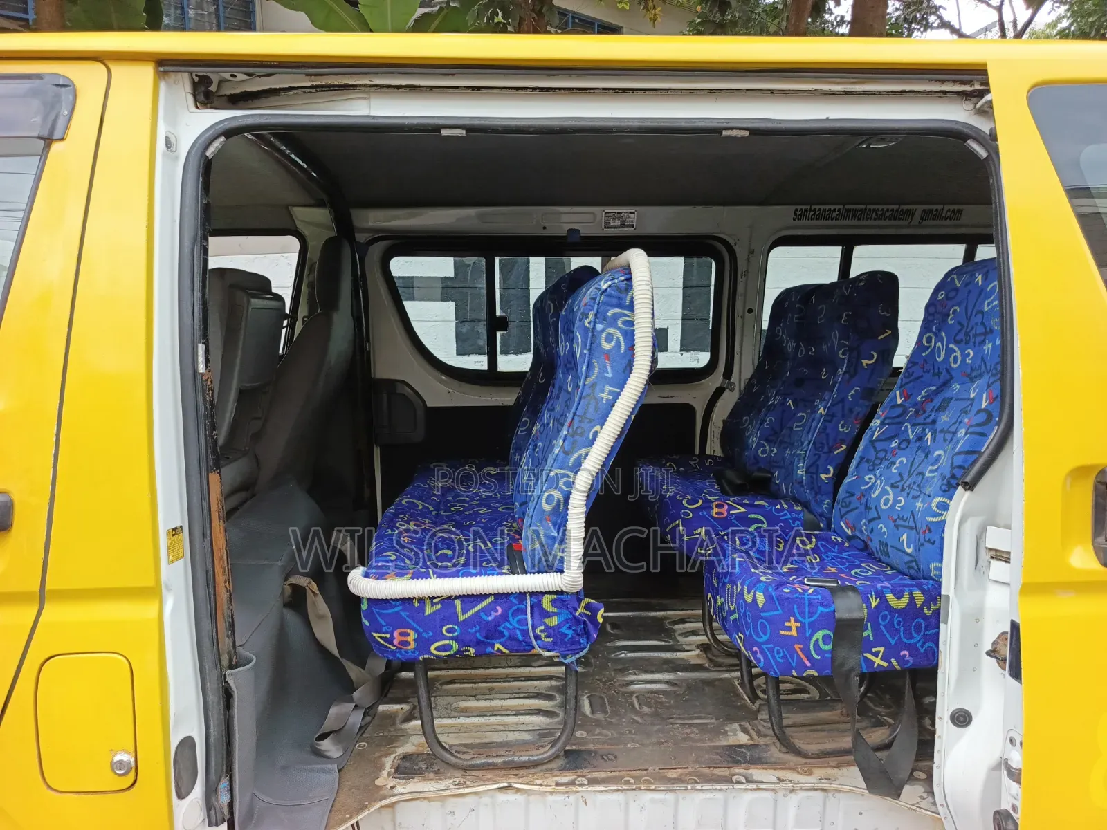 Toyota HiAce 2010 Yellow