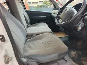 Toyota HiAce 2011 Yellow