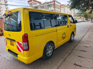 Toyota HiAce 2011 Yellow