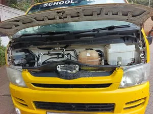 Toyota HiAce 2011 Yellow