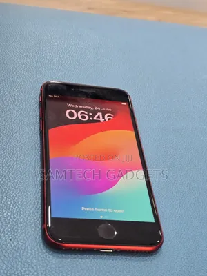 Apple iPhone SE (2020) 64 GB Red
