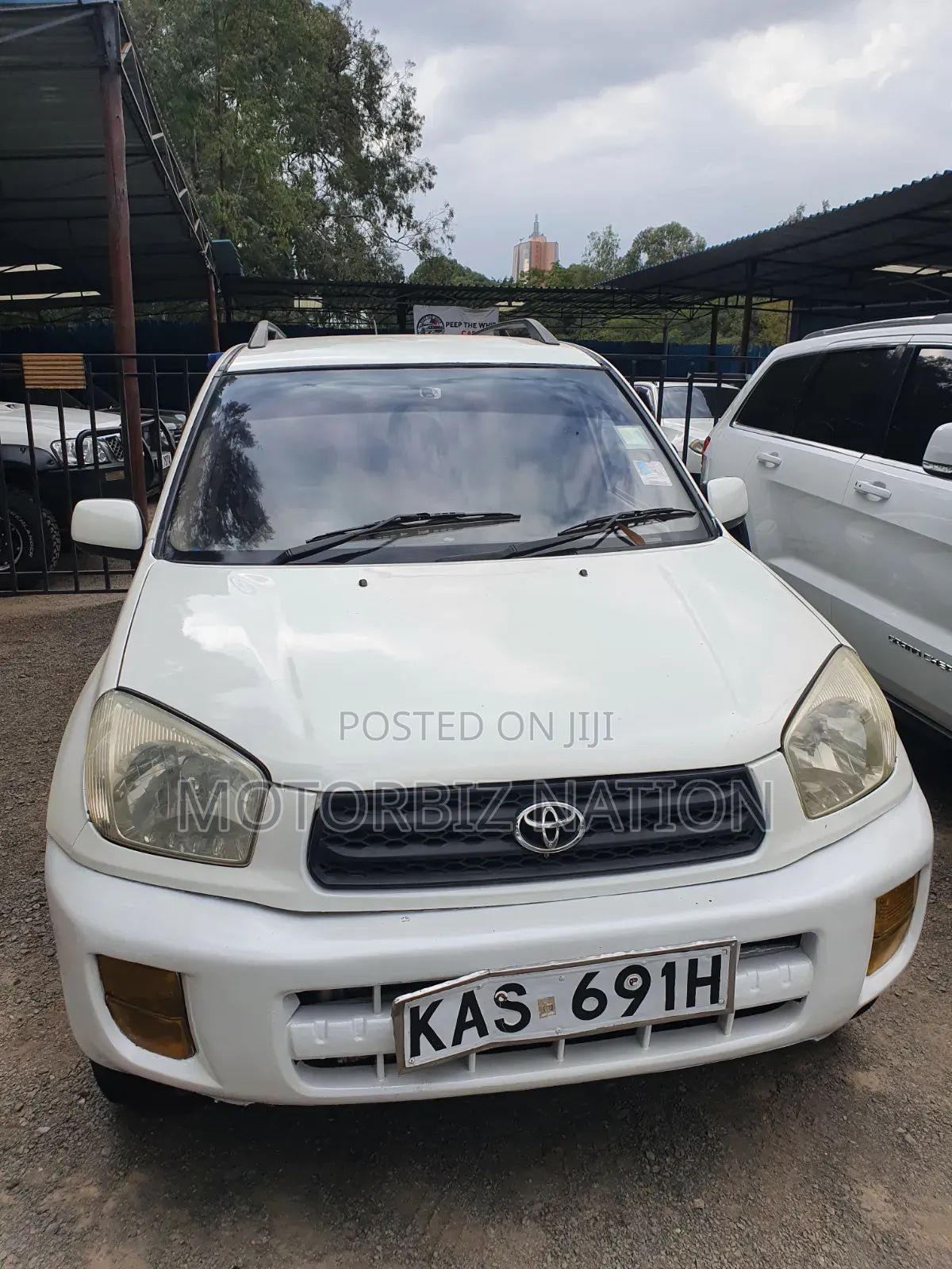 Toyota RAV4 Base FWD 2001 White
