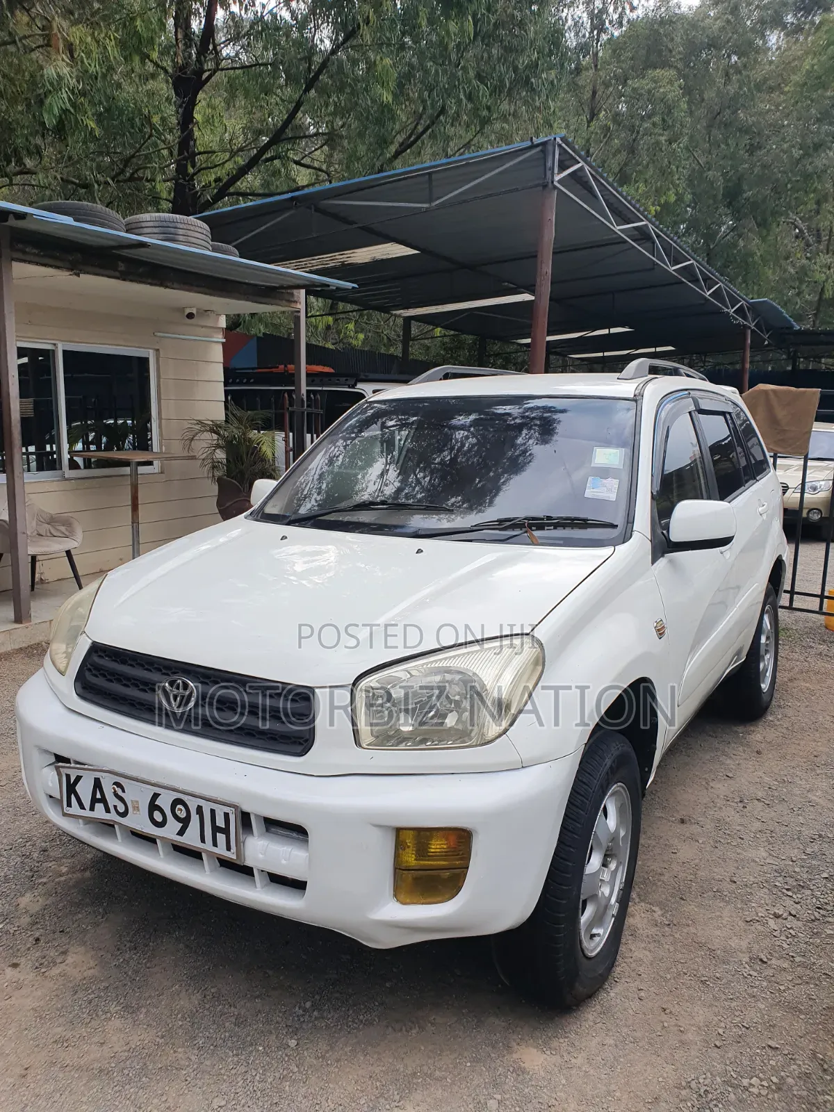 Toyota RAV4 Base FWD 2001 White