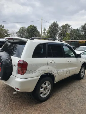 Toyota RAV4 Base FWD 2001 White