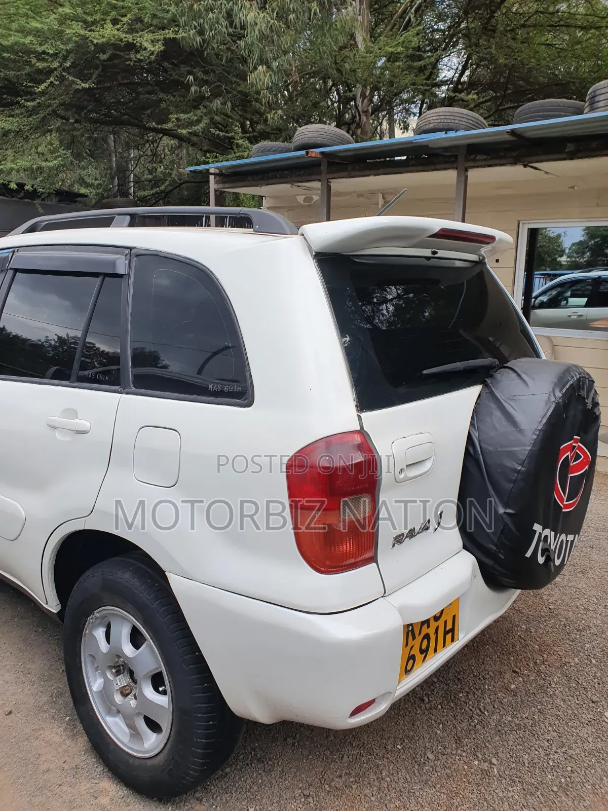 Toyota RAV4 Base FWD 2001 White