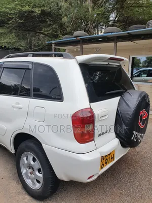Toyota RAV4 Base FWD 2001 White