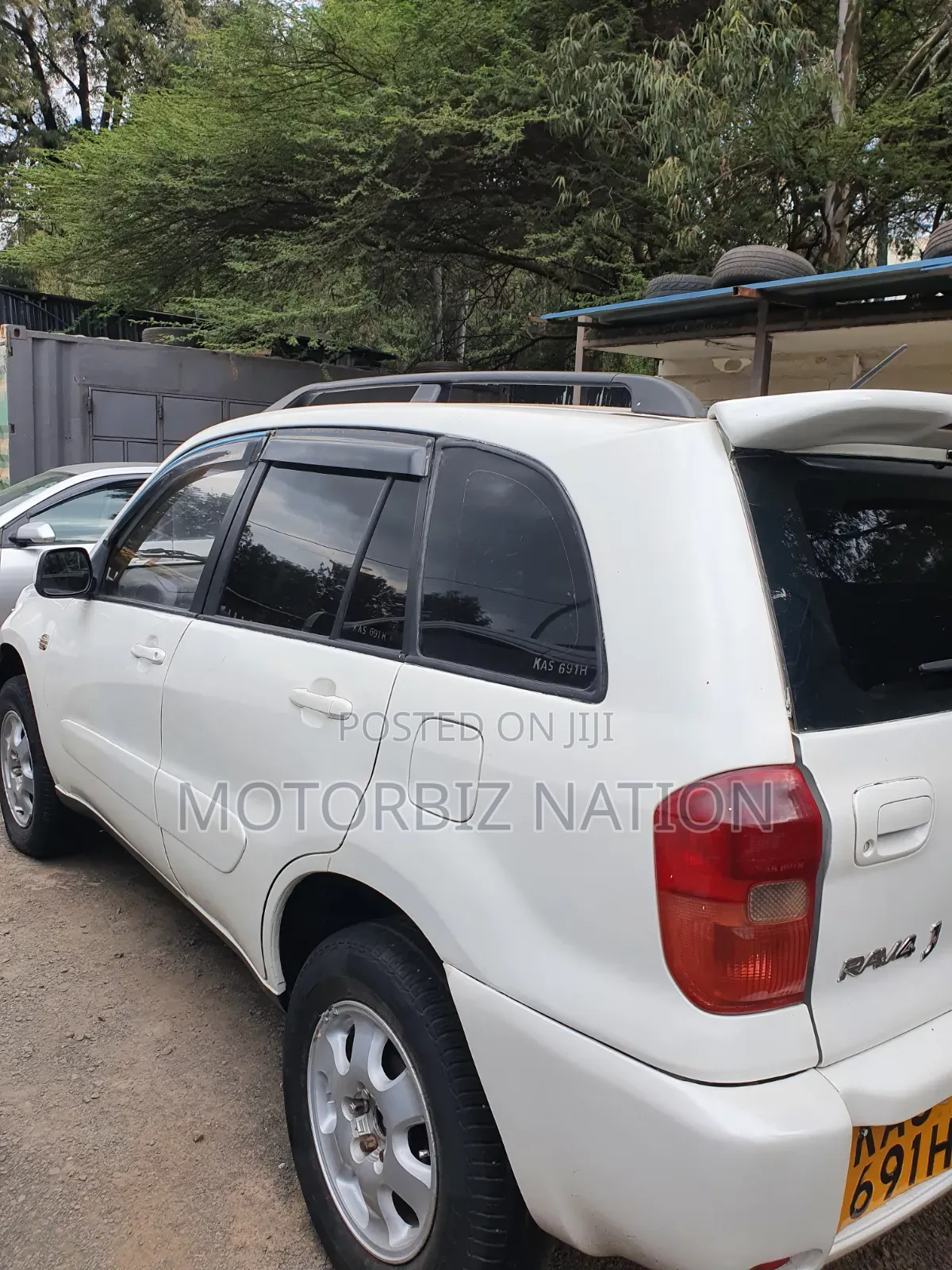 Toyota RAV4 Base FWD 2001 White