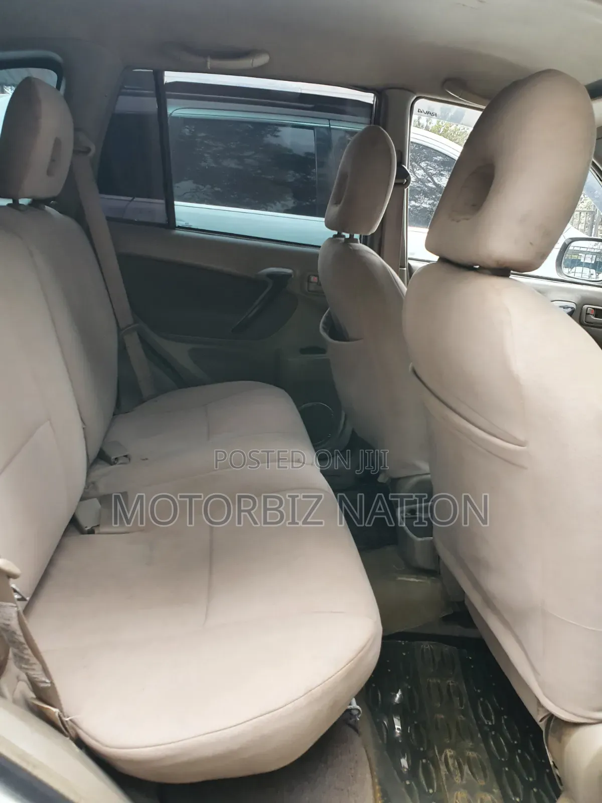 Toyota RAV4 Base FWD 2001 White