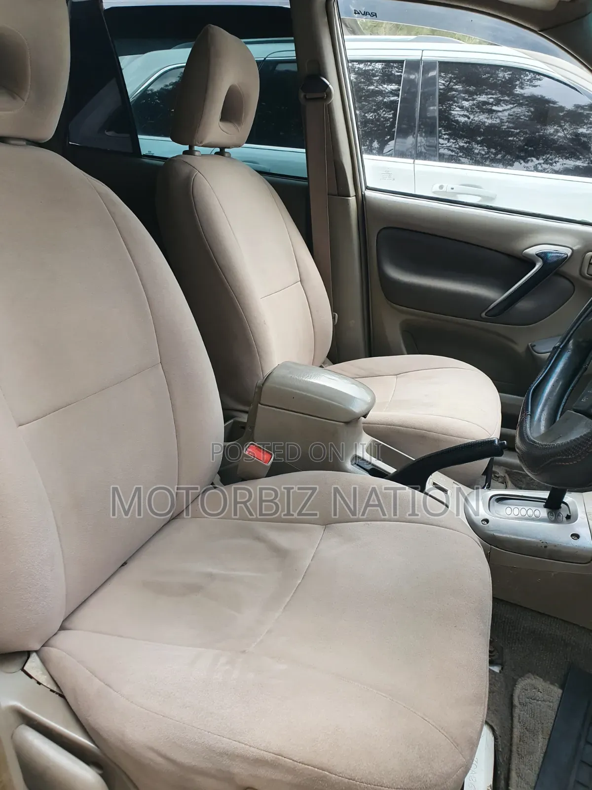 Toyota RAV4 Base FWD 2001 White
