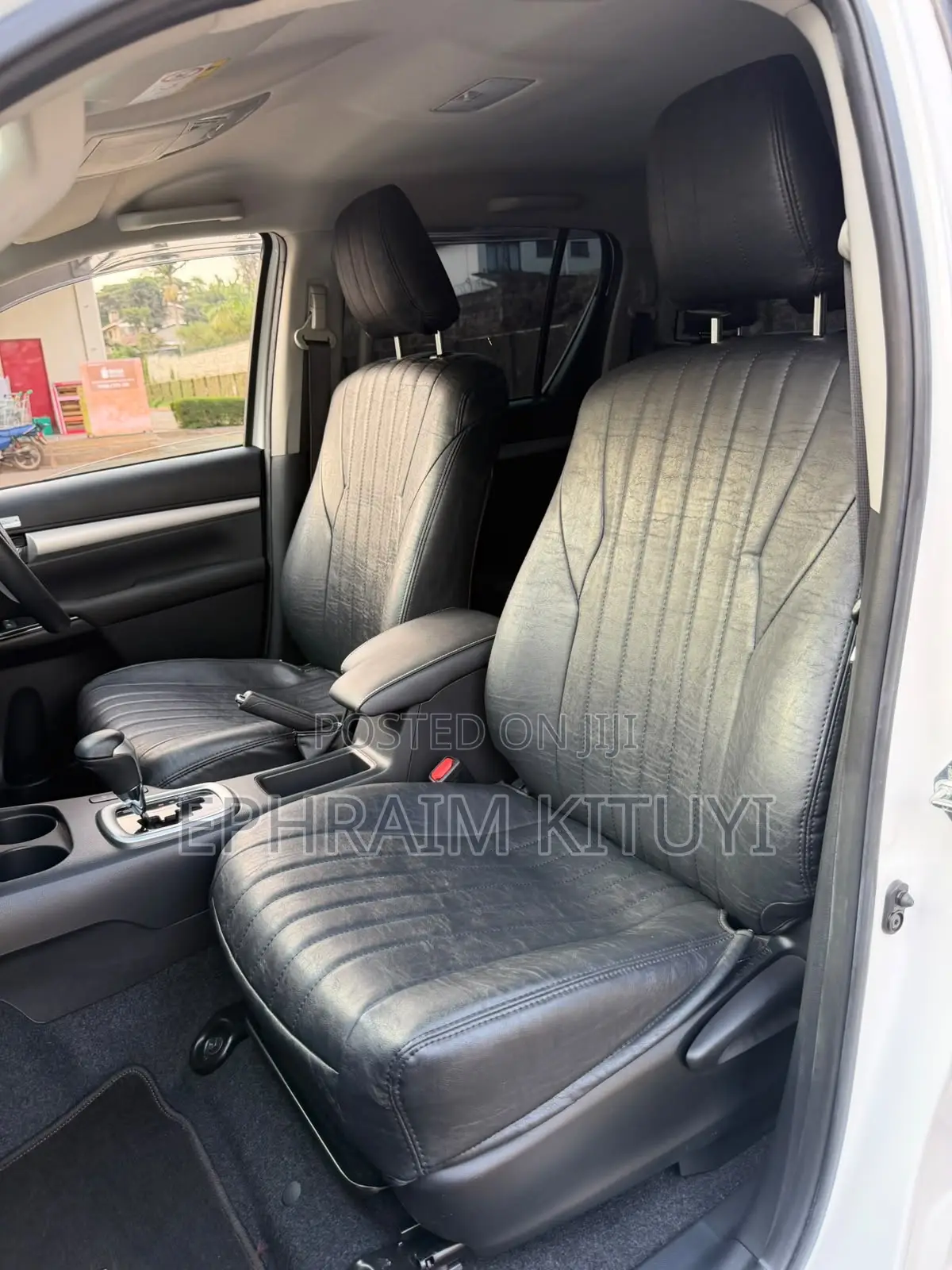 Toyota Hilux 2022 White