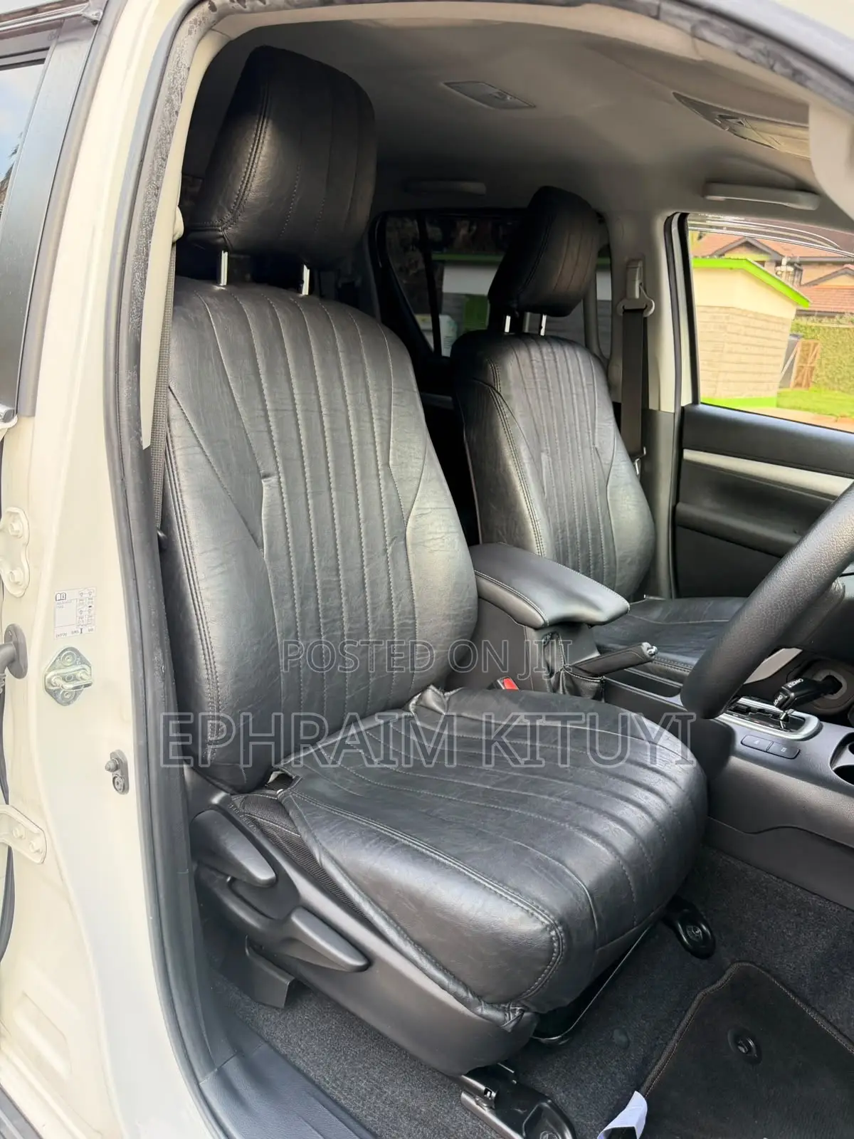 Toyota Hilux 2022 White