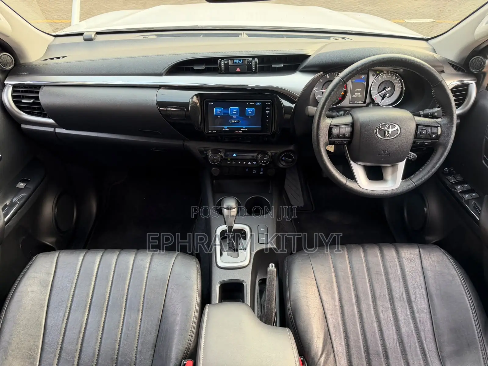 Toyota Hilux 2022 White