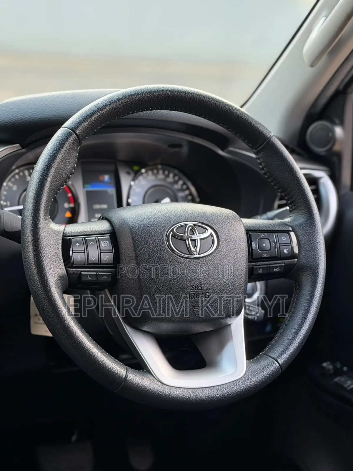 Toyota Hilux 2022 White