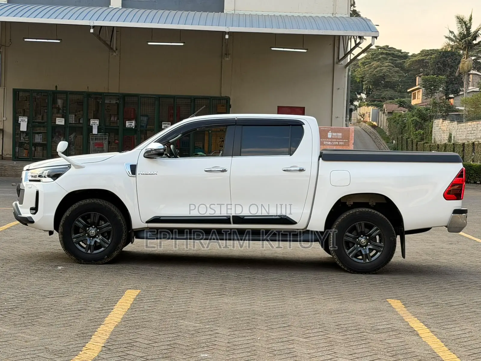 Toyota Hilux 2022 White