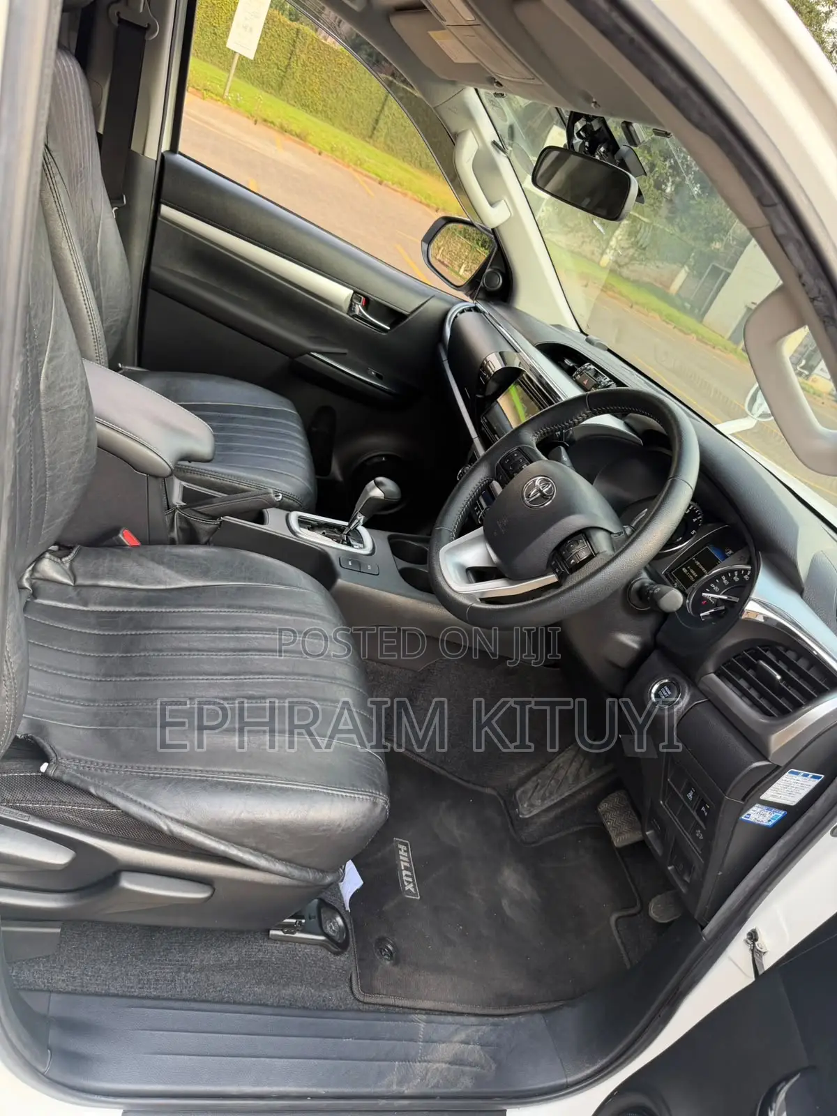 Toyota Hilux 2022 White
