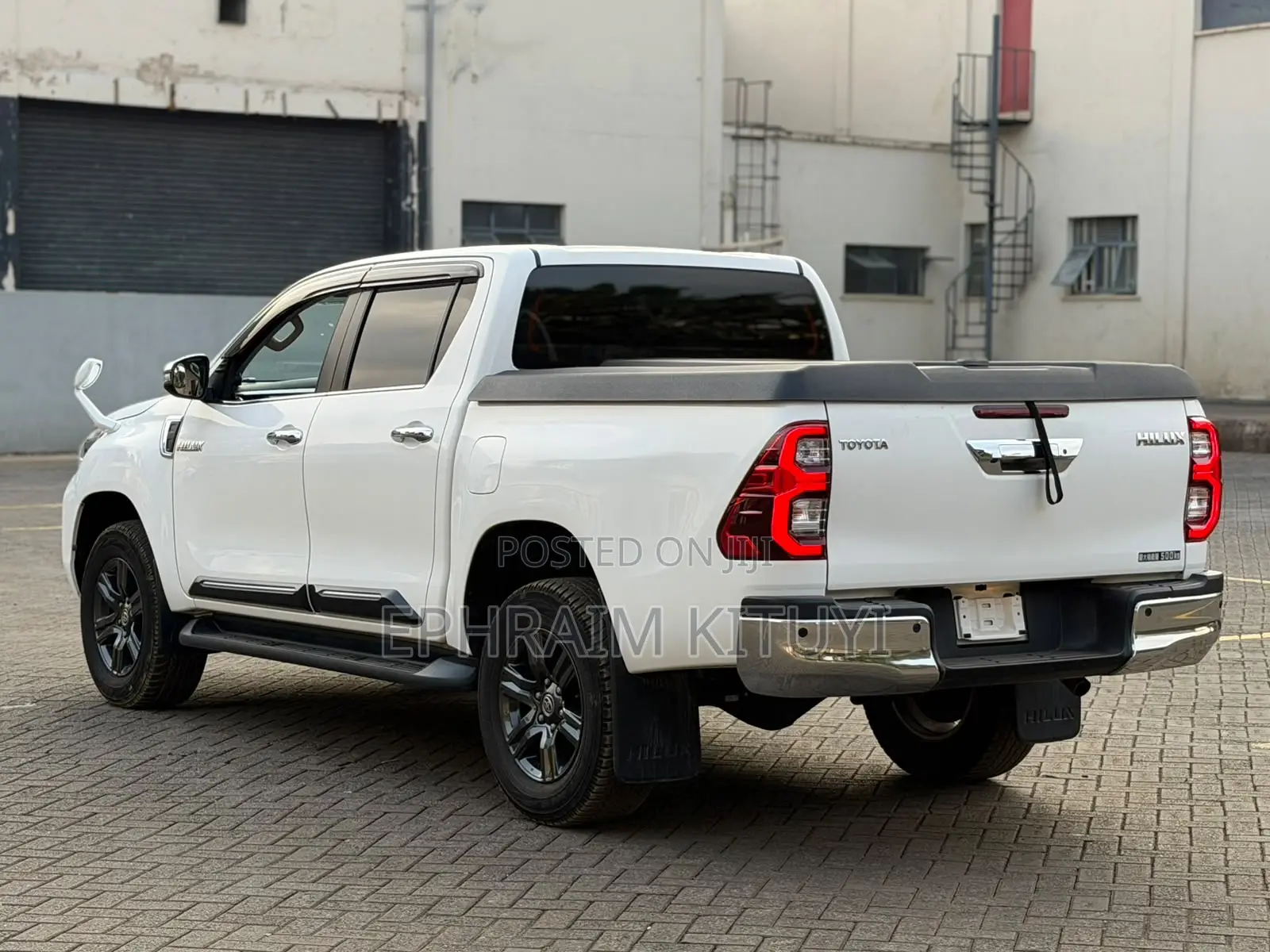 Toyota Hilux 2022 White