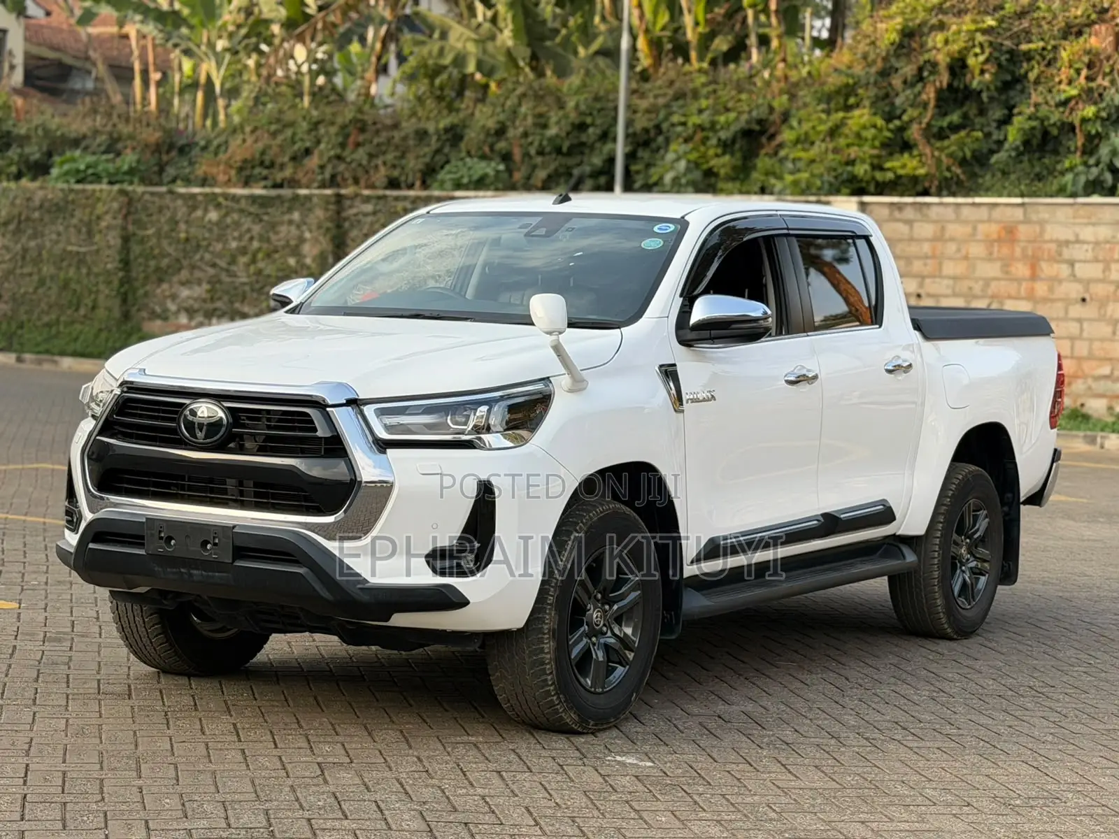Toyota Hilux 2022 White