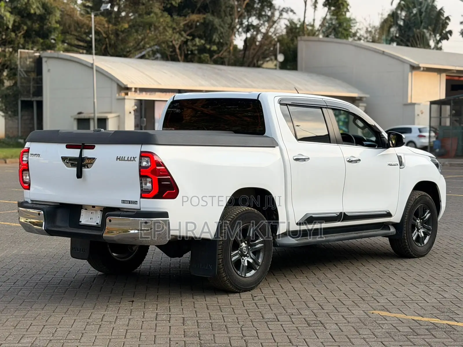 Toyota Hilux 2022 White
