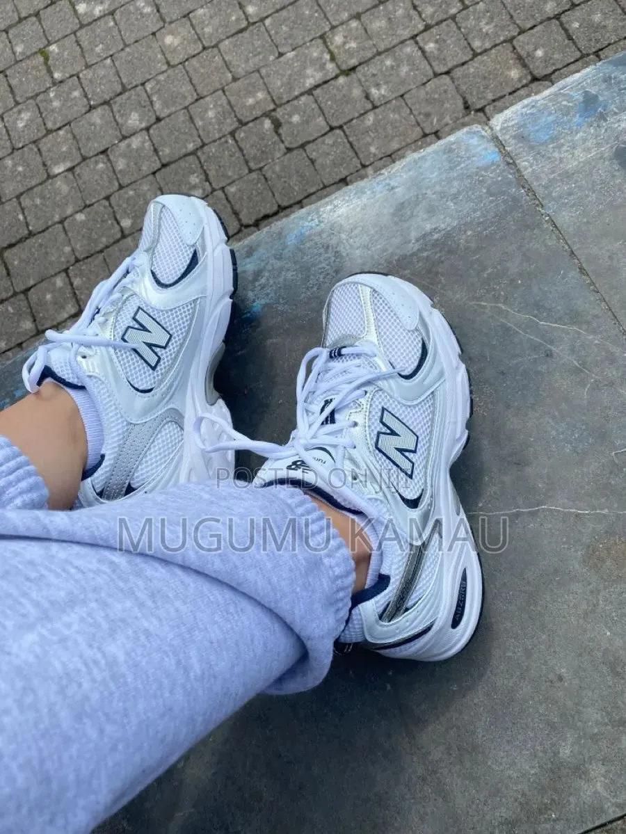 New Balance 530 White/Navy Running Sneakers – Brand New