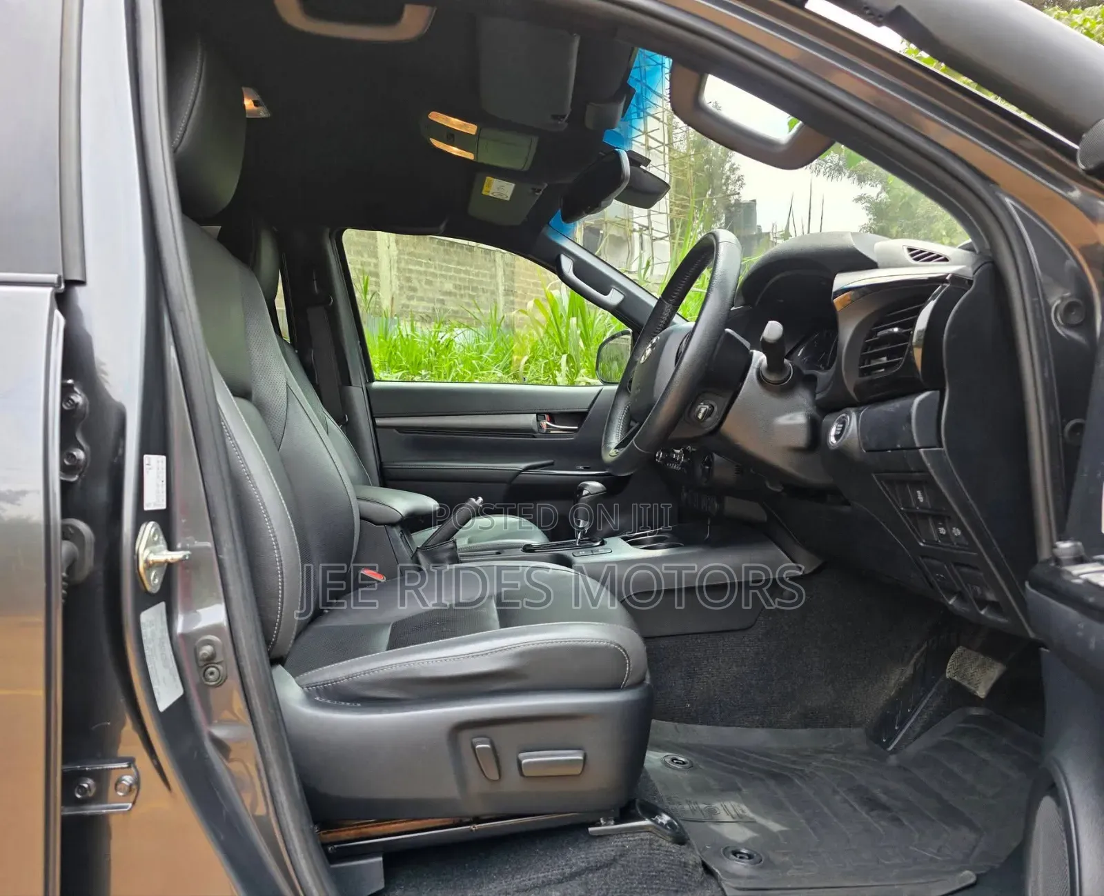 Toyota Hilux 2020 Gray
