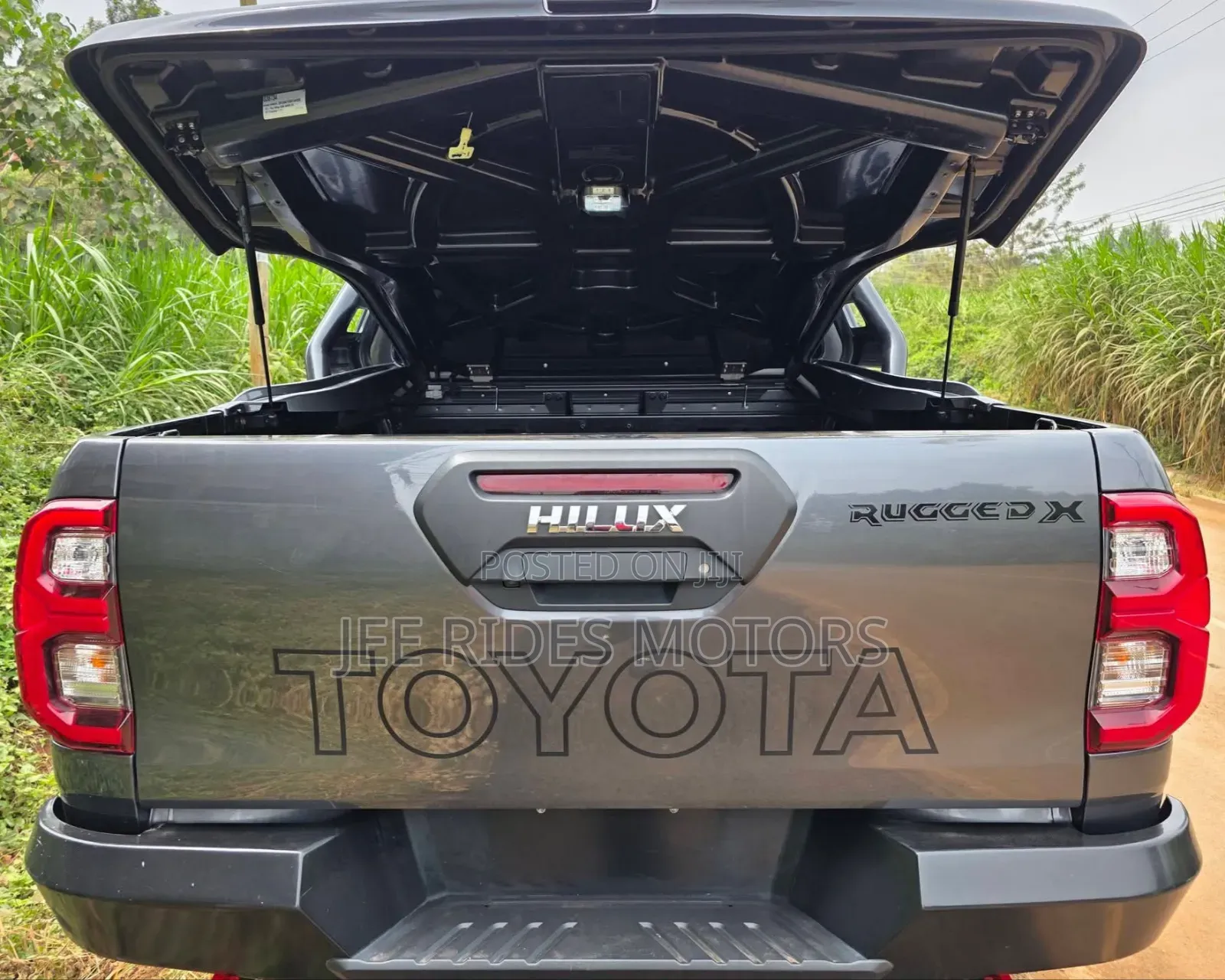 Toyota Hilux 2020 Gray