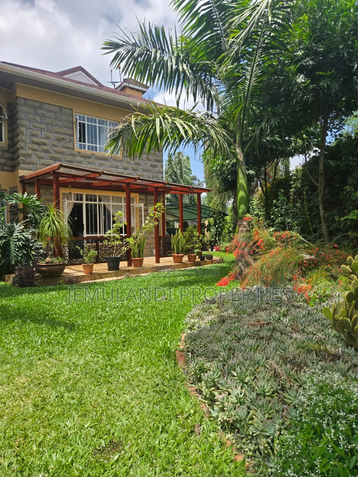 5bdrm Mansion in Katani for sale