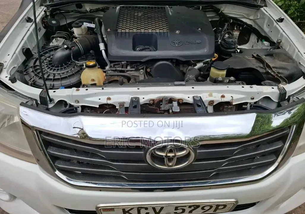 Toyota Hilux 2013 Pearl
