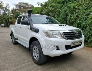 Toyota Hilux 2013 Pearl
