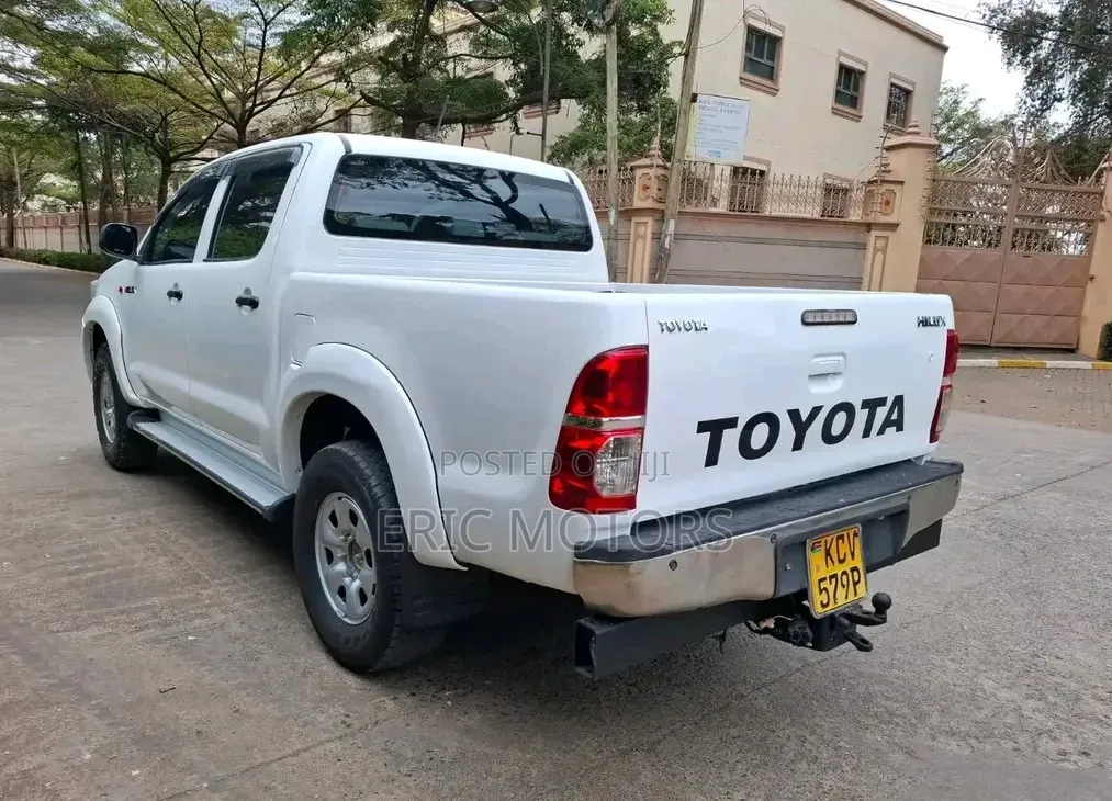 Toyota Hilux 2013 Pearl