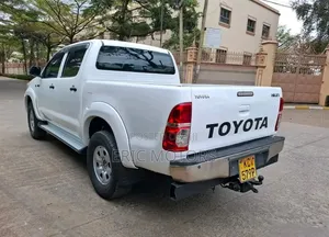 Toyota Hilux 2013 Pearl