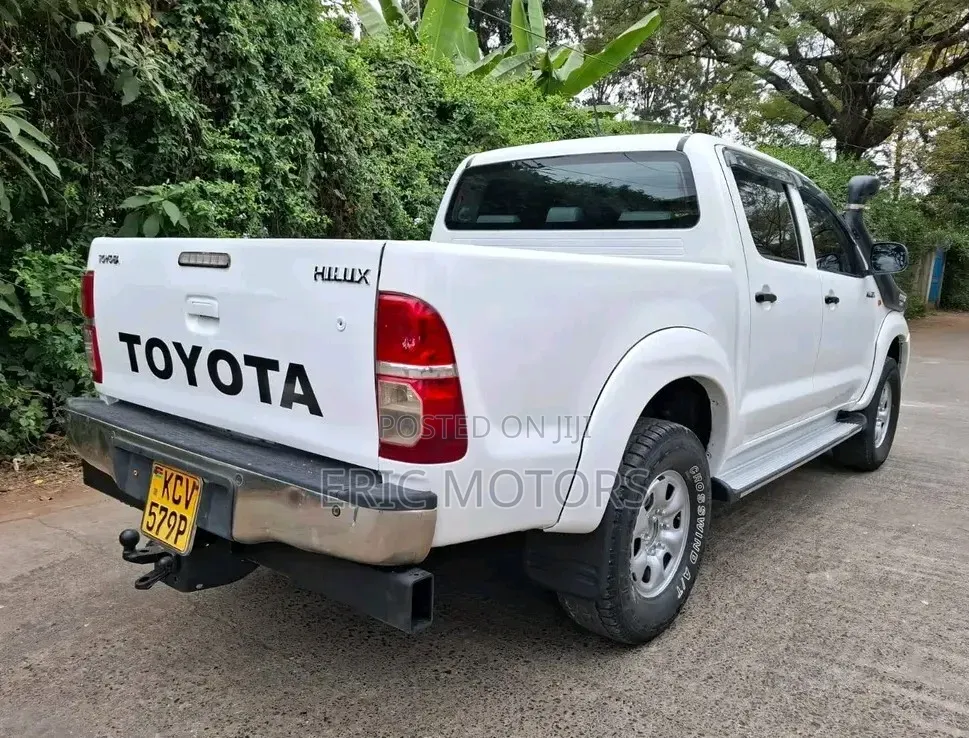 Toyota Hilux 2013 Pearl