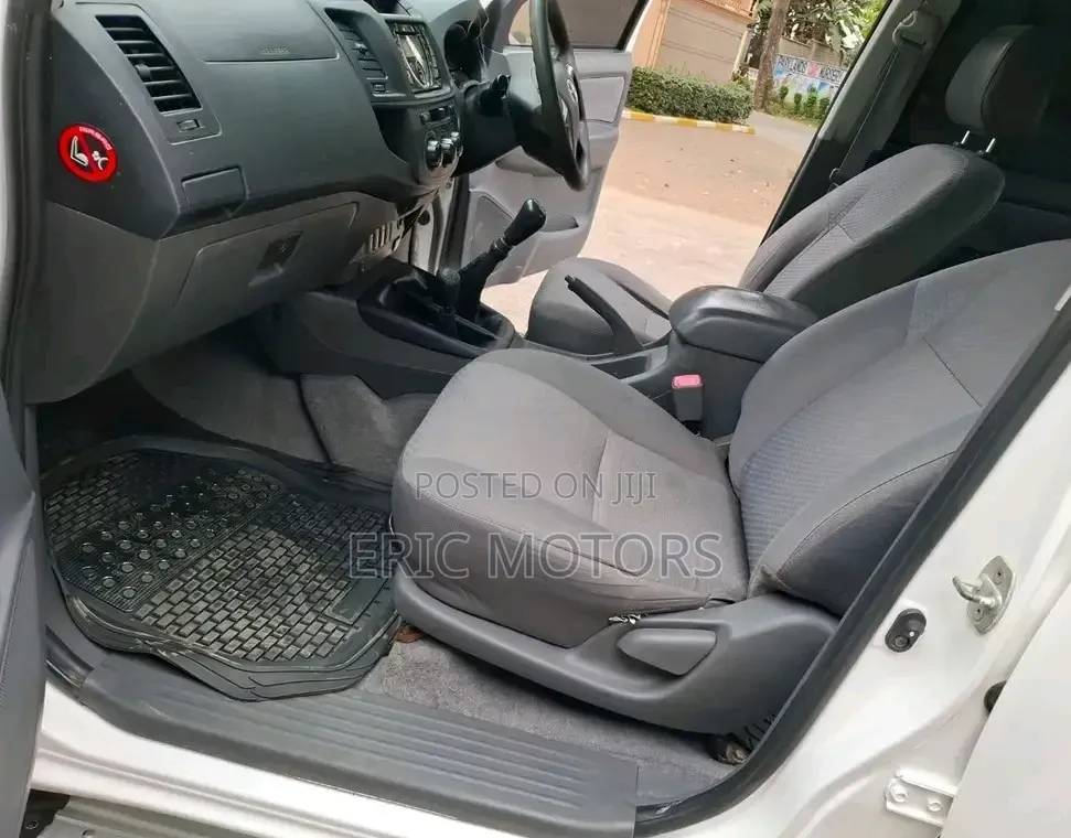 Toyota Hilux 2013 Pearl