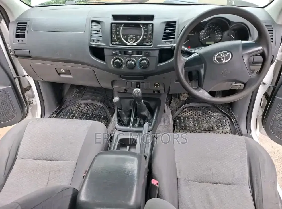 Toyota Hilux 2013 Pearl
