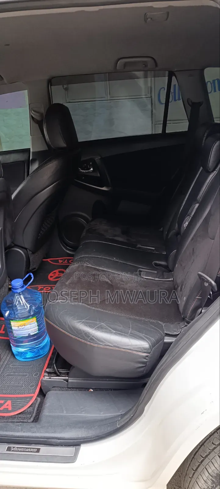 Toyota Vanguard 2014 White