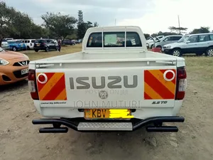 Isuzu D-MAX 2012 White
