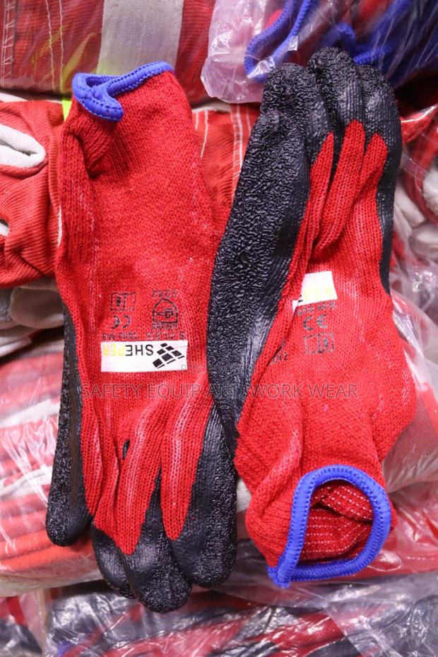Heavy-Duty Diamond Grip Latex Coated Safety Gloves – Red & Black