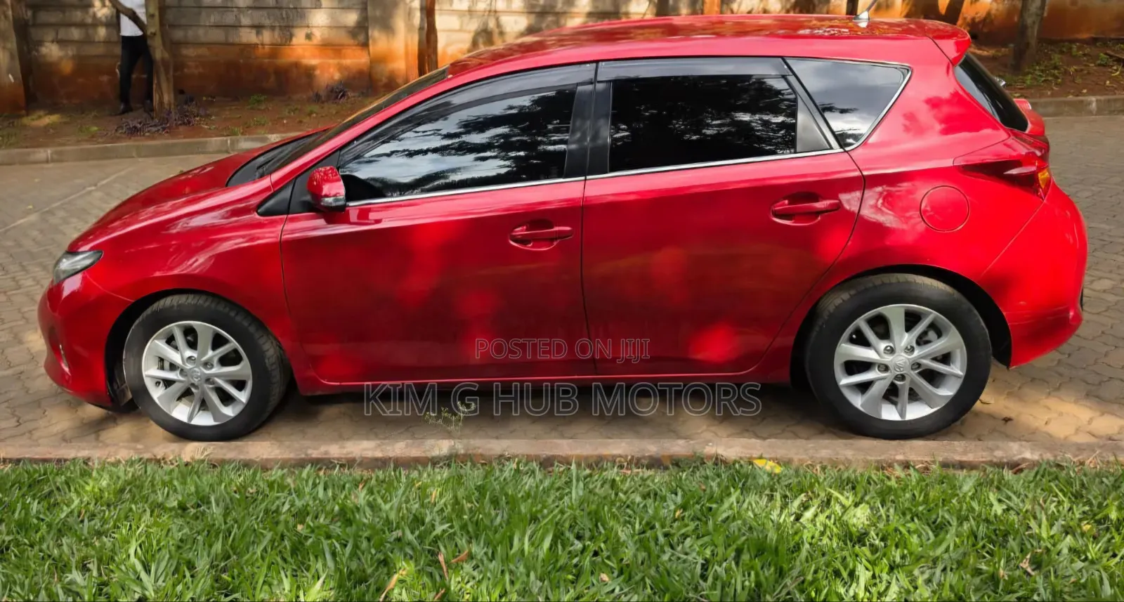 Toyota Auris 2014 Red