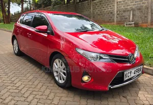 Toyota Auris 2014 Red