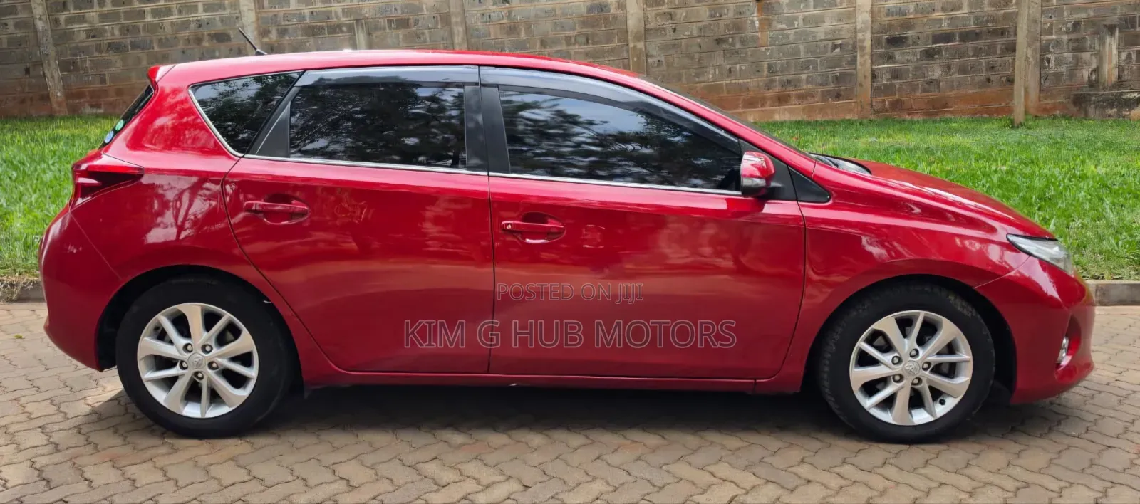 Toyota Auris 2014 Red