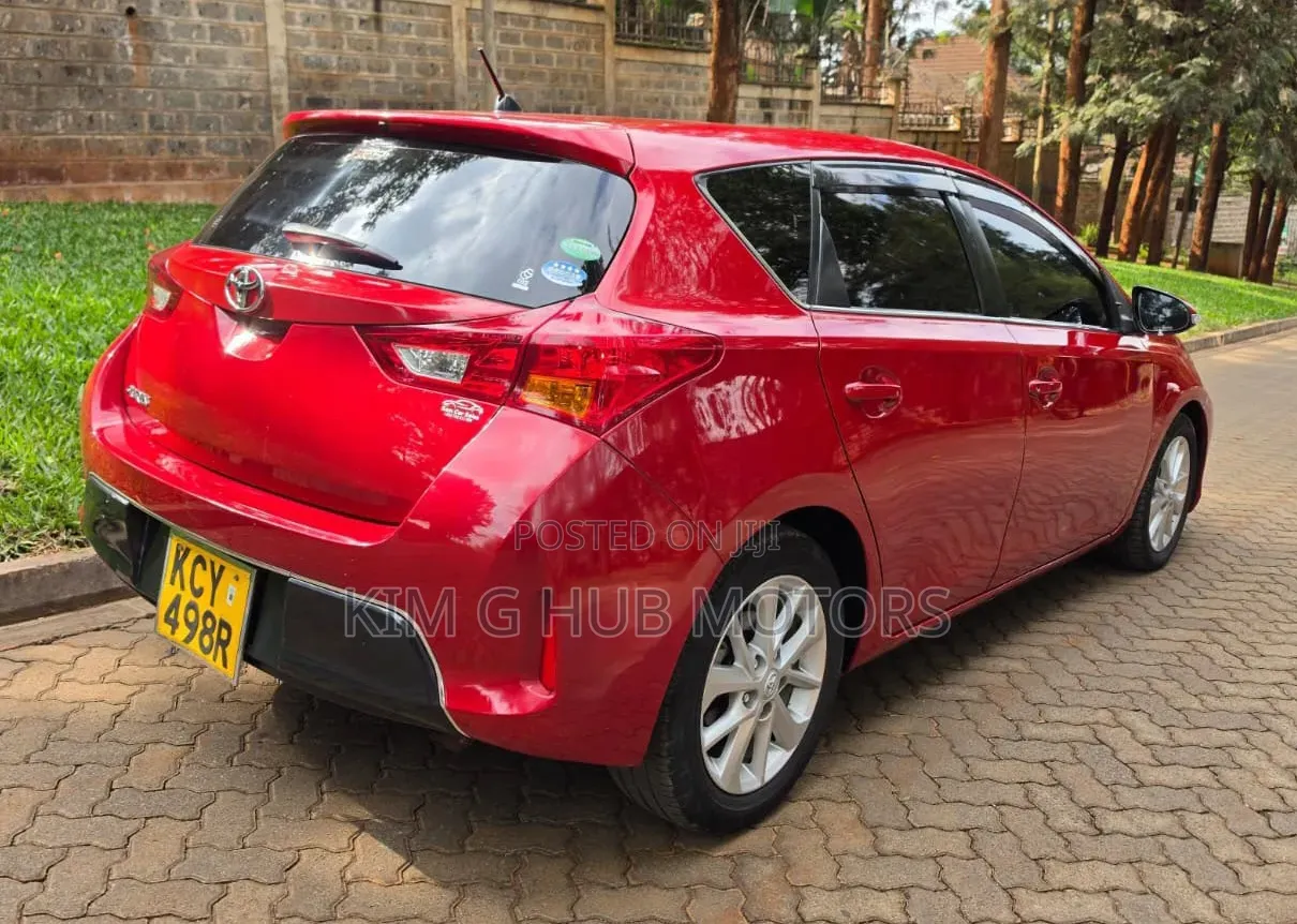 Toyota Auris 2014 Red